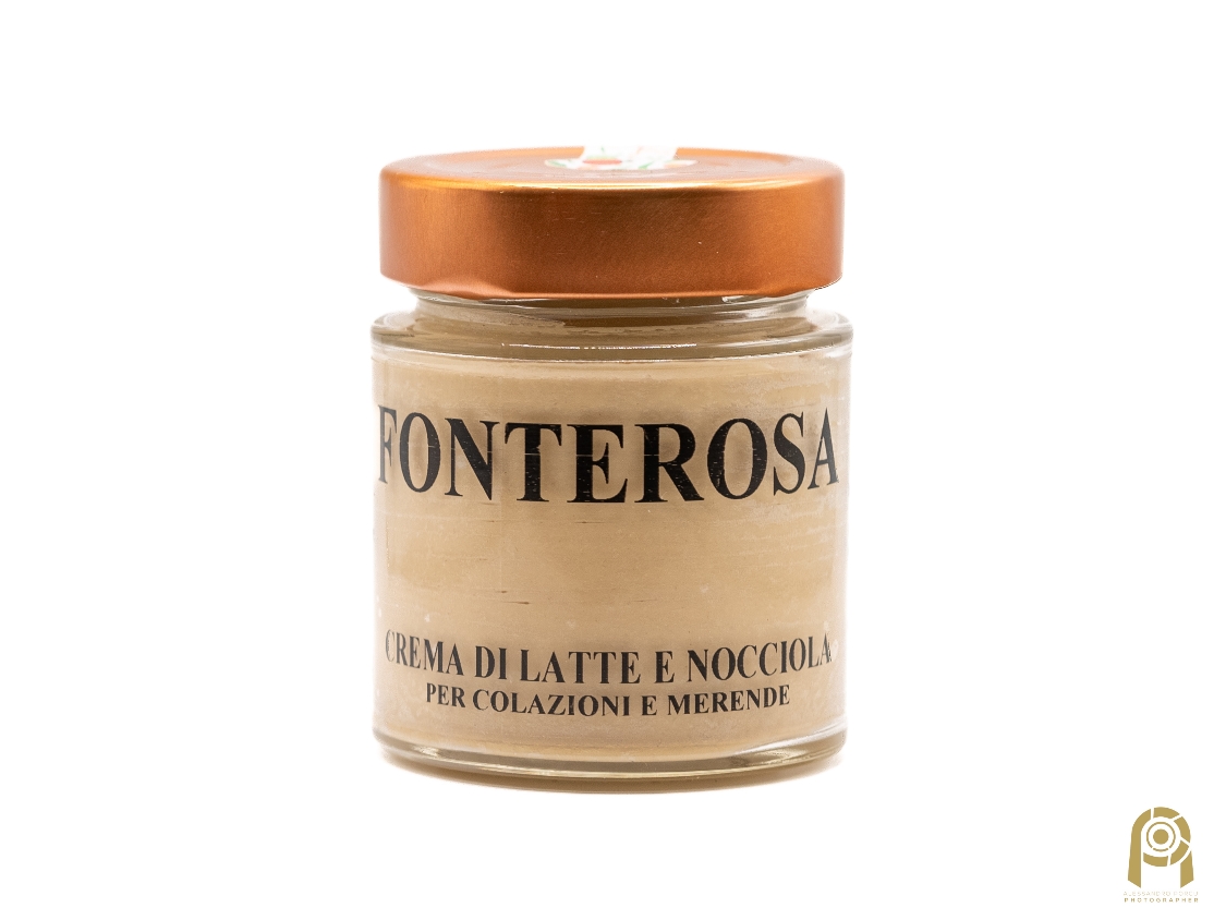 Crema di latte e nocciole